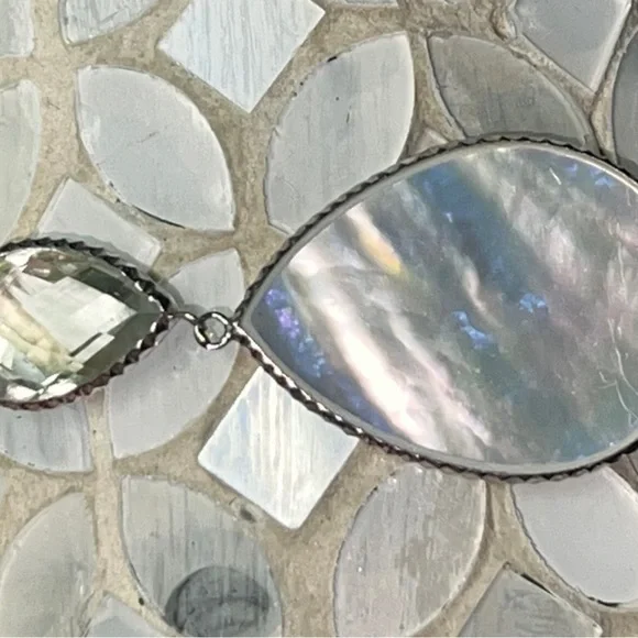 14K White Gold Peridot & Mother Of Pearl Necklace - Picture 14 of 16